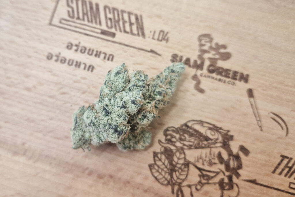 Characteristics of Grape Stank | Heavy grape aroma with gassy depth that sinks the body “Deep Relaxing Indica High”