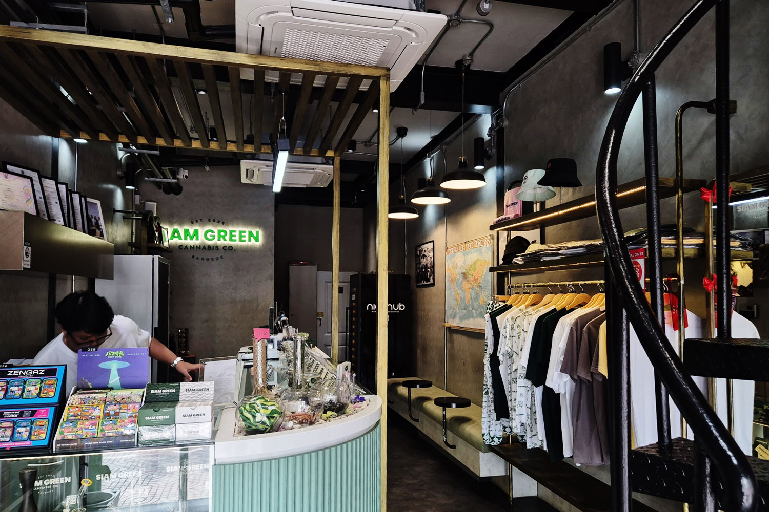 Siam Green Cannabis Co Chinatown Review 2026 — Strains, THC Drinks, CBD Products & What to Buy in Bangkok’s Yaowarat