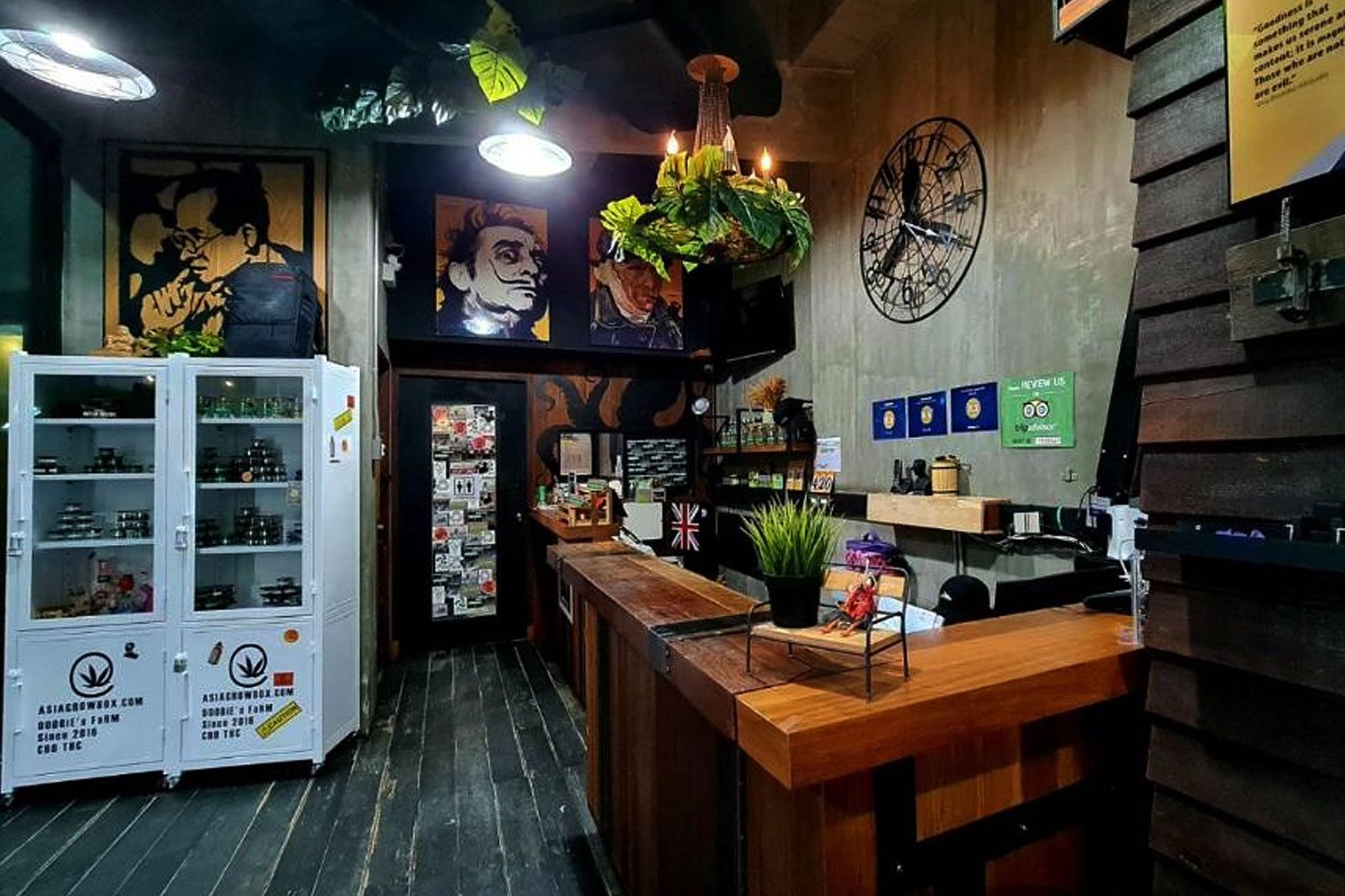 Rent V38 smoking space and interior