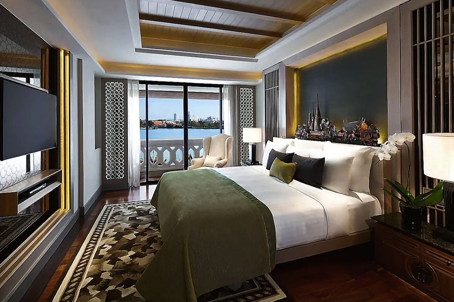 Anantara Riverside Bangkok Resort room and balcony