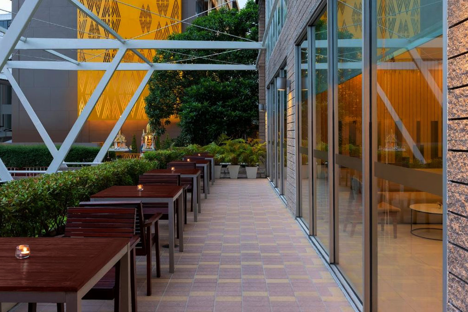 Ibis Bangkok Sathorn smoking space
