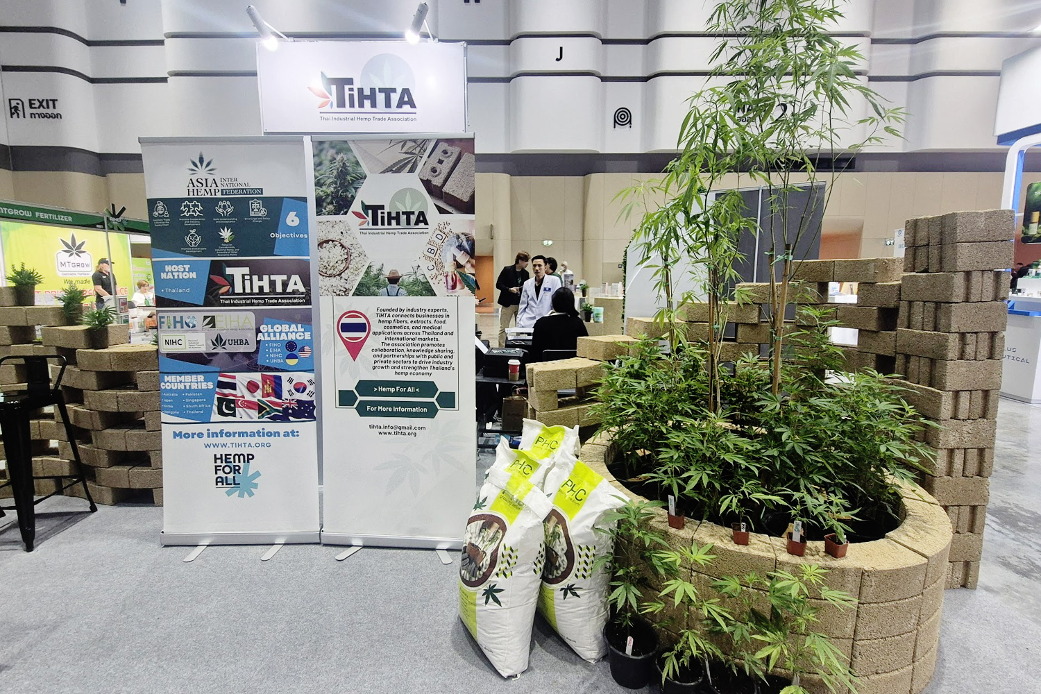 ヘンプ由来の建材ブロックが円形