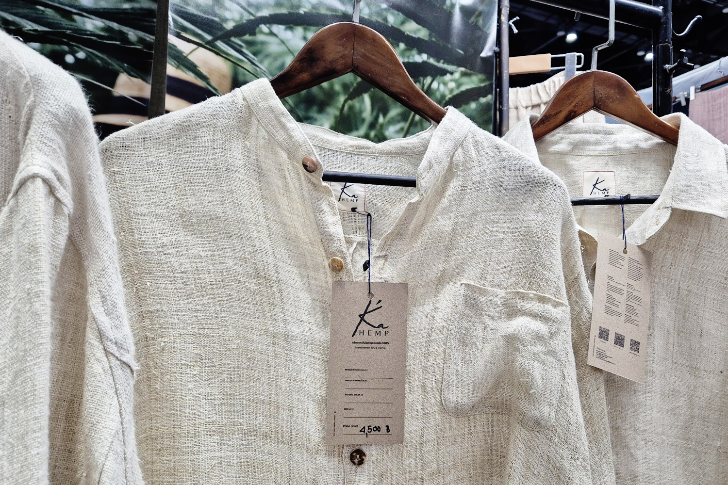 自然素材と伝統的な製法にこだわったヘンプテキスタイルブランドのブース