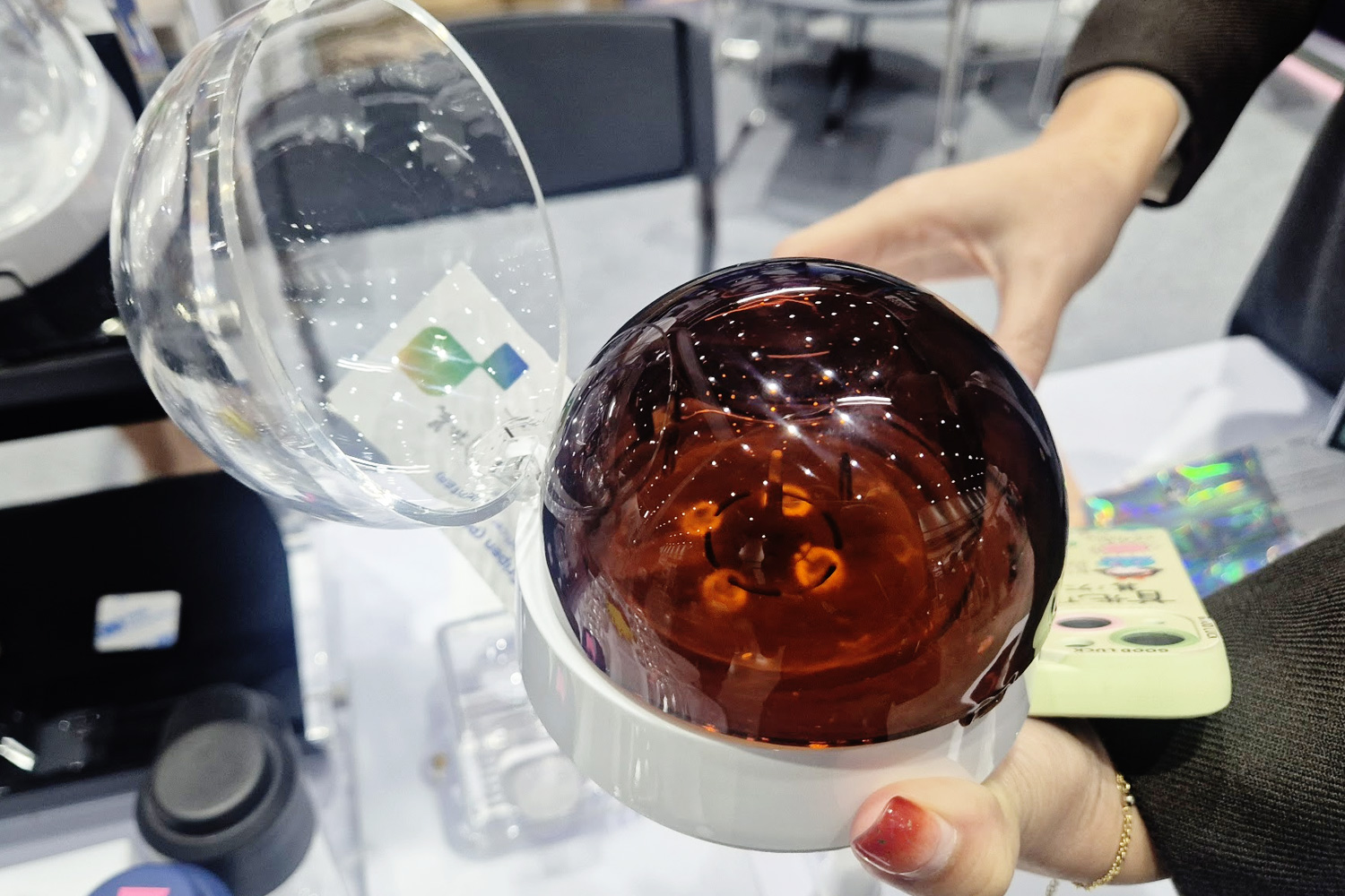 ディスペンサリーで使うディスプレイ用の乾燥大麻を入れるケース