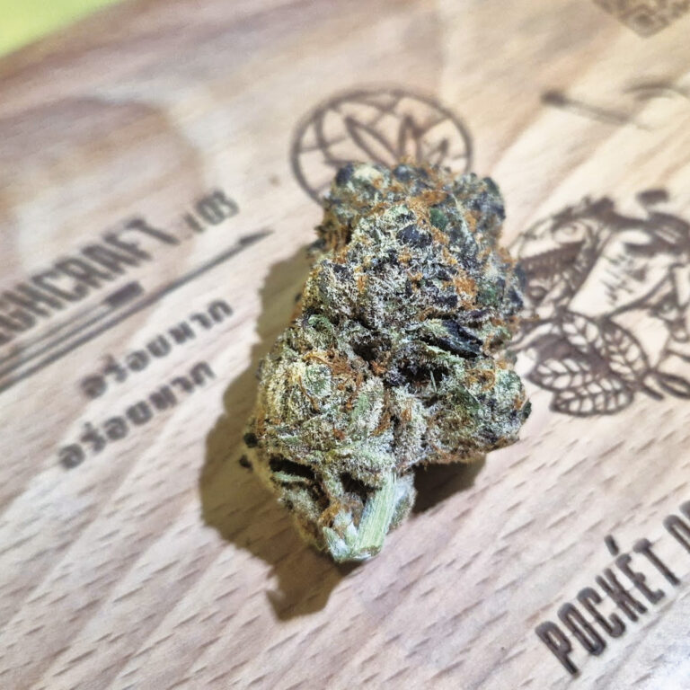 Red Dragon の特徴｜甘いフルーツとスパイスが交差する“高揚系サティバハイ”