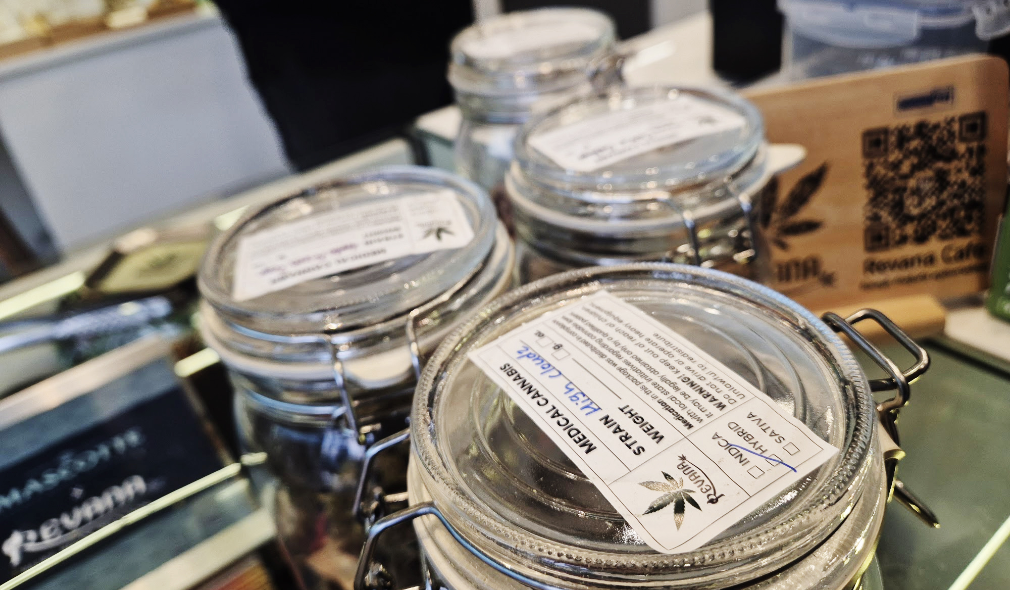 大麻薬局Revana Café Silomの内観写真