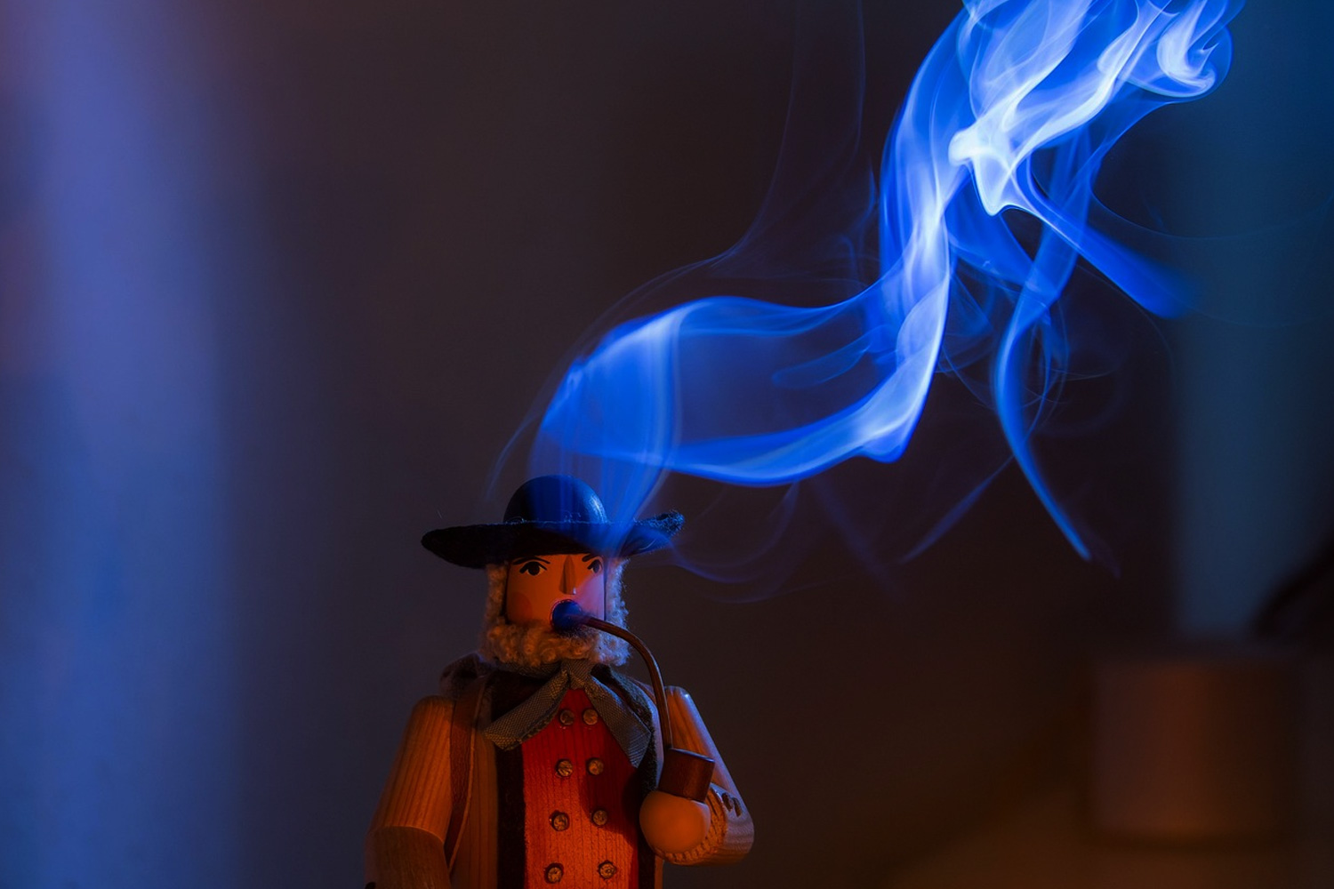 ブリキが大麻を吸ってる写真