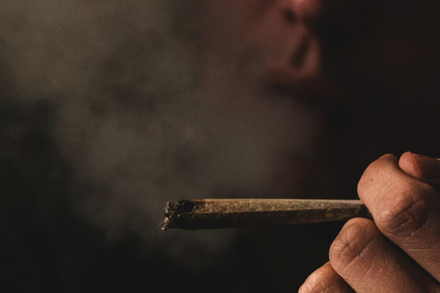 医療大麻を吸ってる人の写真