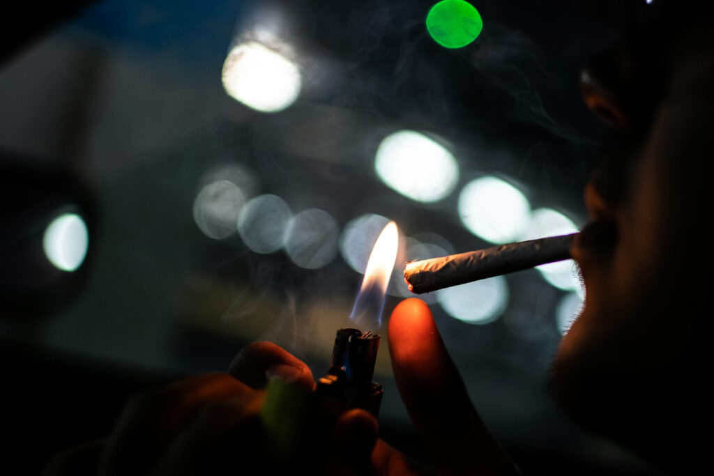 大麻でリラックスすると何が変わる？身体・思考・感情の変化を落ち着いて整理
