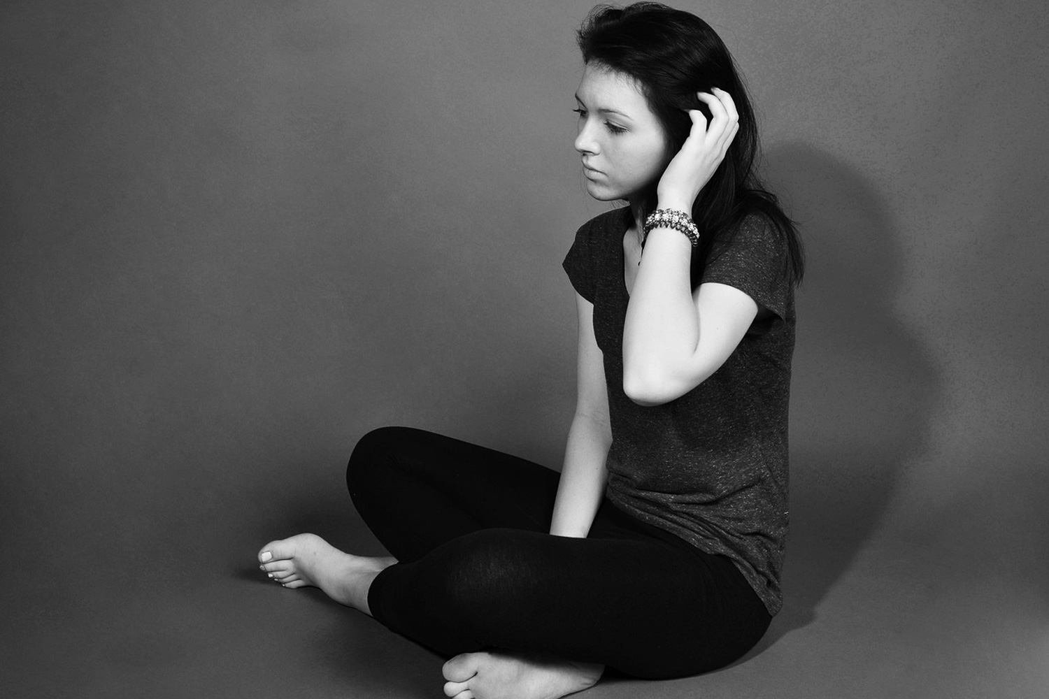 鬱で悩んでる女性の写真