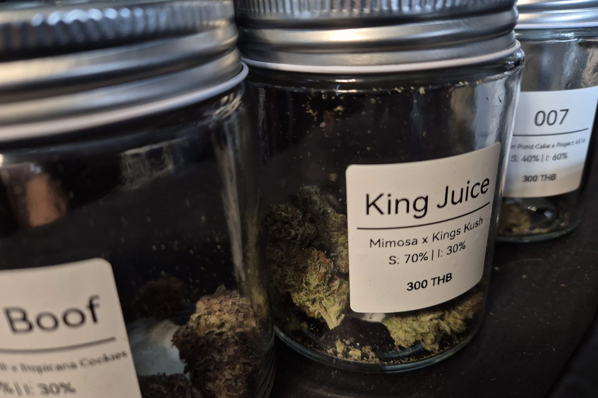 Duckies Dispensary Ekkamai Bangkok cannabis quality Coffeeshop Dizzy Duck