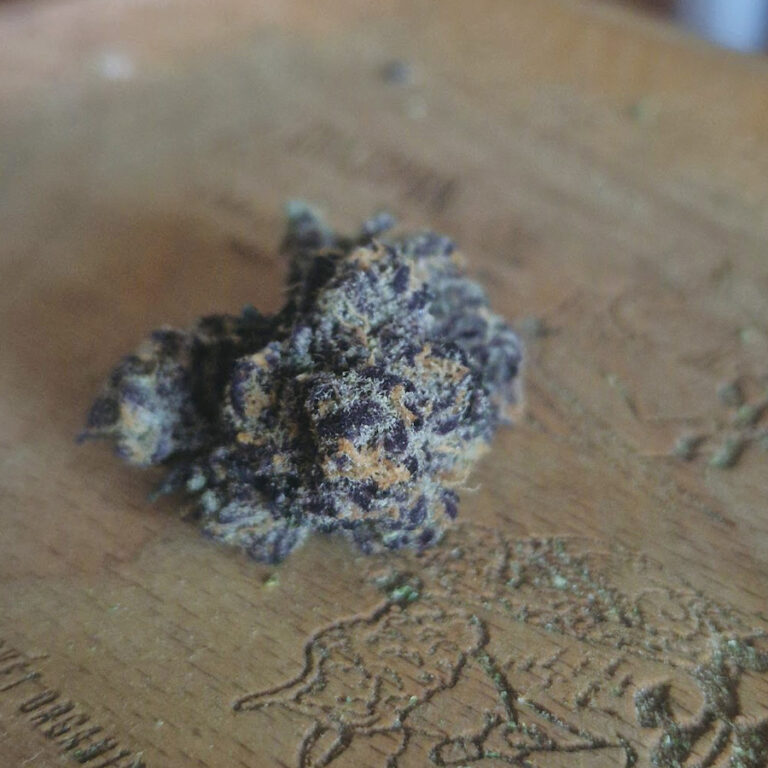 Purple Punchの特徴｜甘いグレープ香が静かに整える“熟睡モード系インディカ”