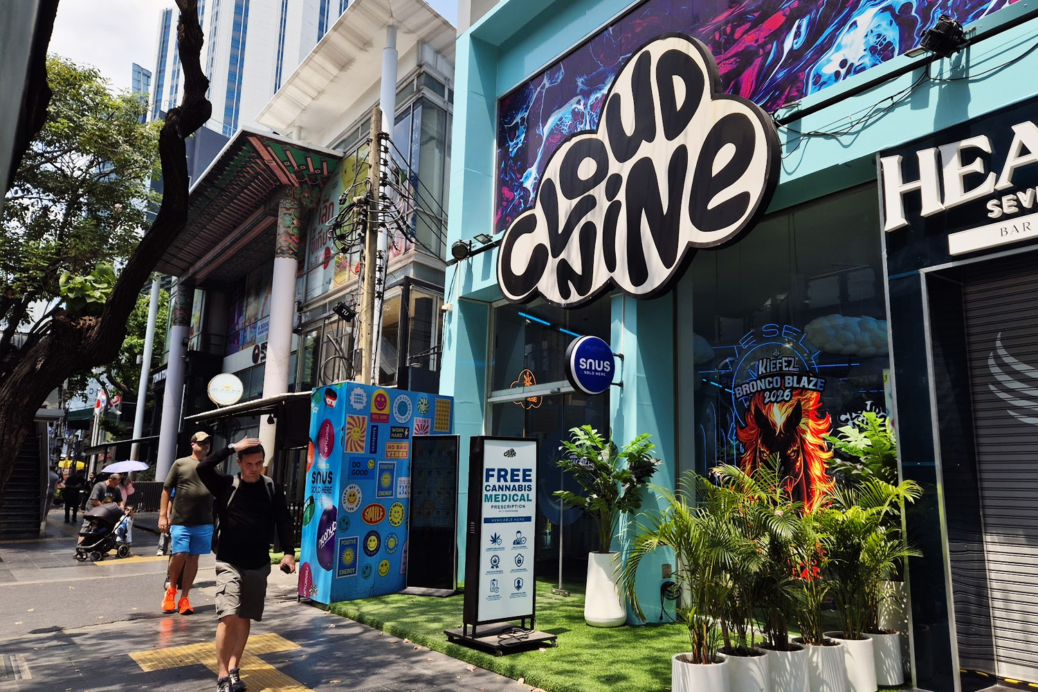 Cloud Nine(クラウドナイン)バンコクナナ店の外観|スクンビット通り沿いの医療大麻ディスペンサリー