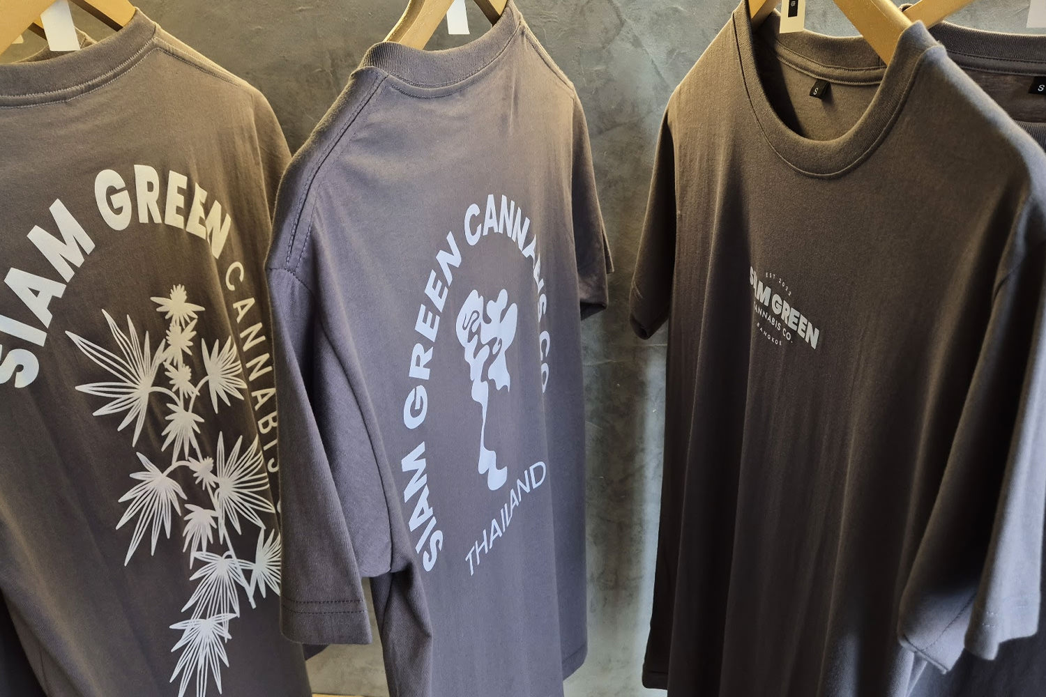 Siam Green Cannabis Co Nana オリジナルTシャツ デザイン