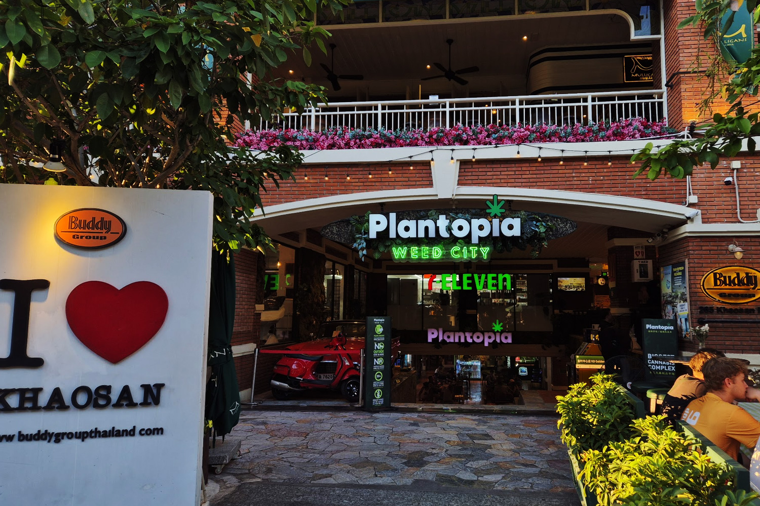 Khaosan Road Bangkok cannabis dispensary area overview 2026