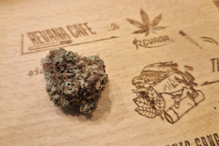 High Cloudzの特徴｜軽やかなフルーティー香が思考をクリアに整える“ライト系クリアハイ”