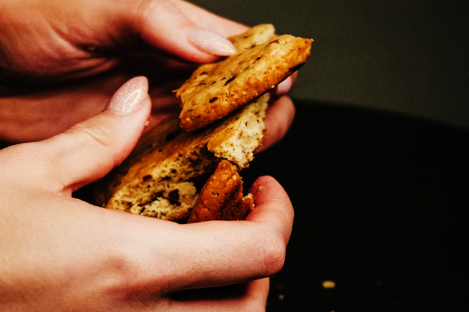 クッキーを食べてる写真
