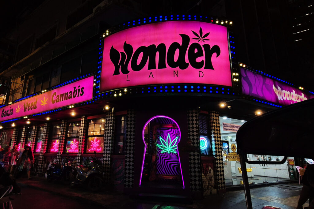 Wonderland bangkok ｜バンコク・ナナにある大麻薬局