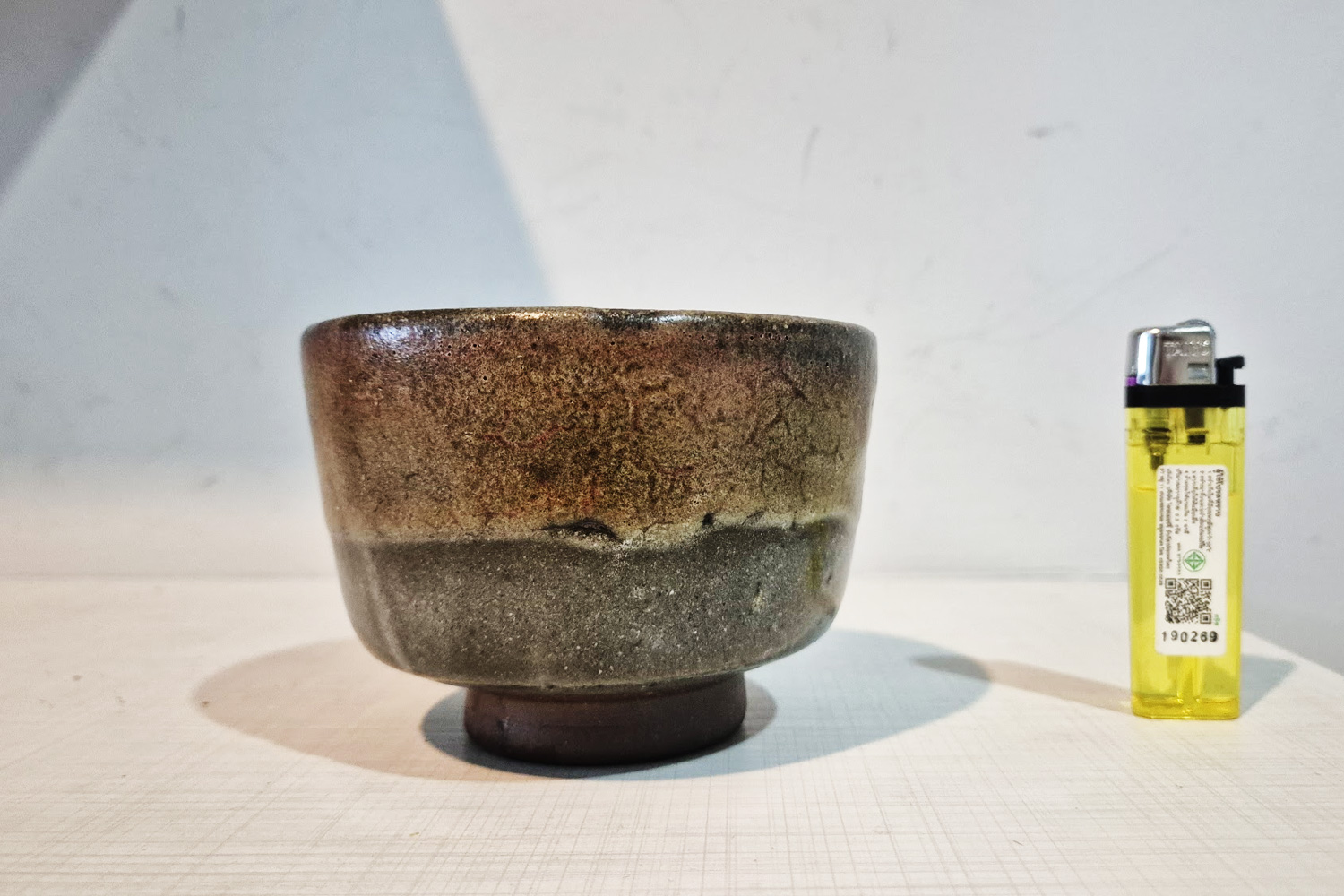 Bizen ware natural ash glaze tea bowl fired in wood-burning kiln