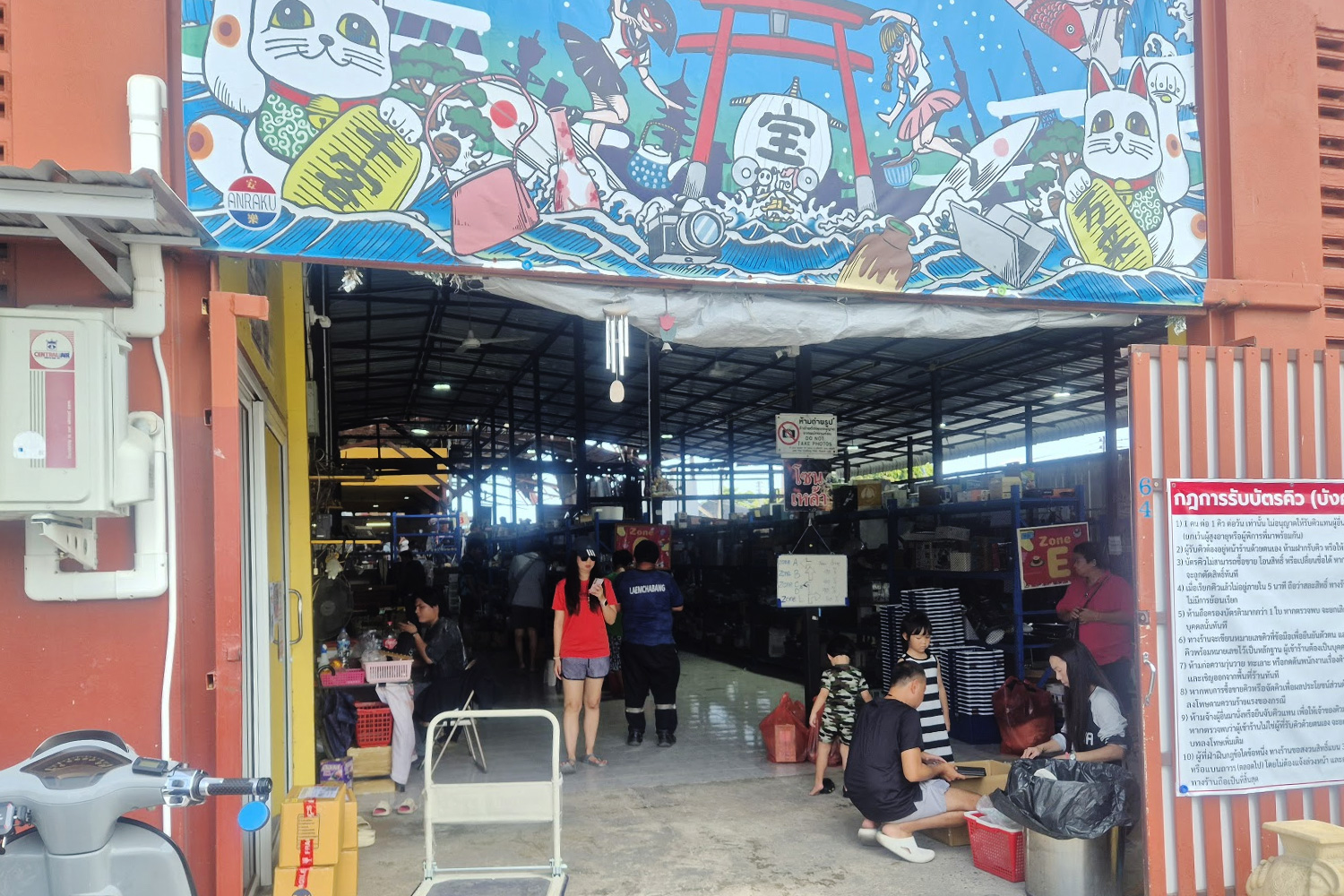 Searching through Japanese ceramics at Kanpai Reuse Pattaya