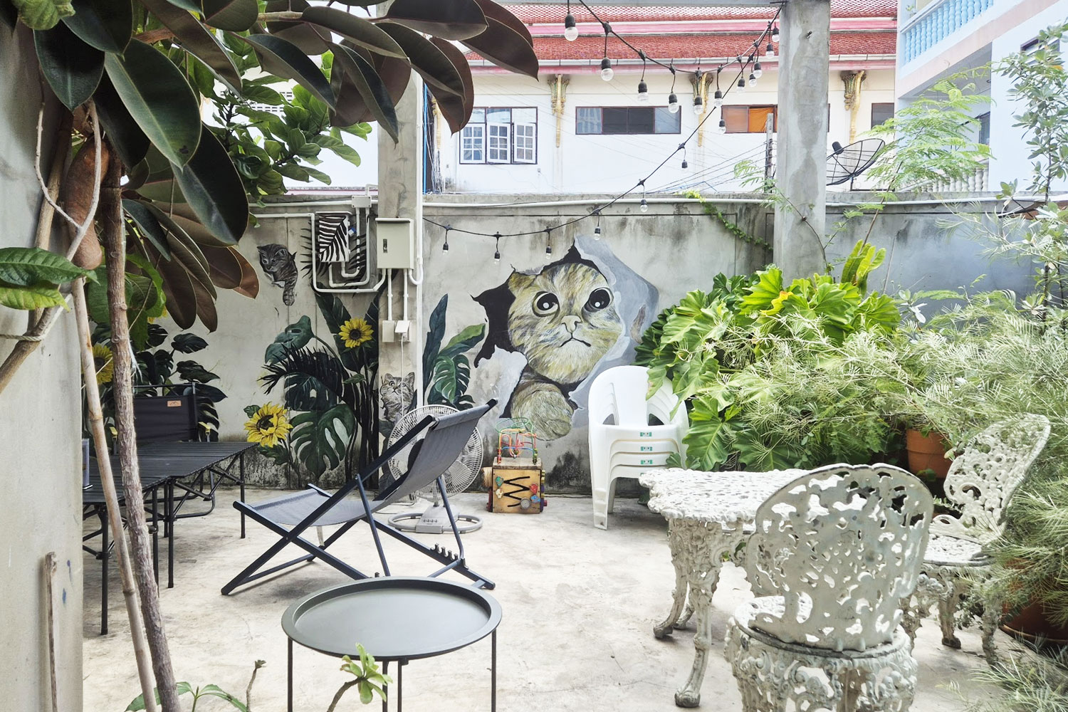 Cat graffiti at Shelterhood Brew & Chill, a cat cafe and smoking space in Bang Na, Bangkok