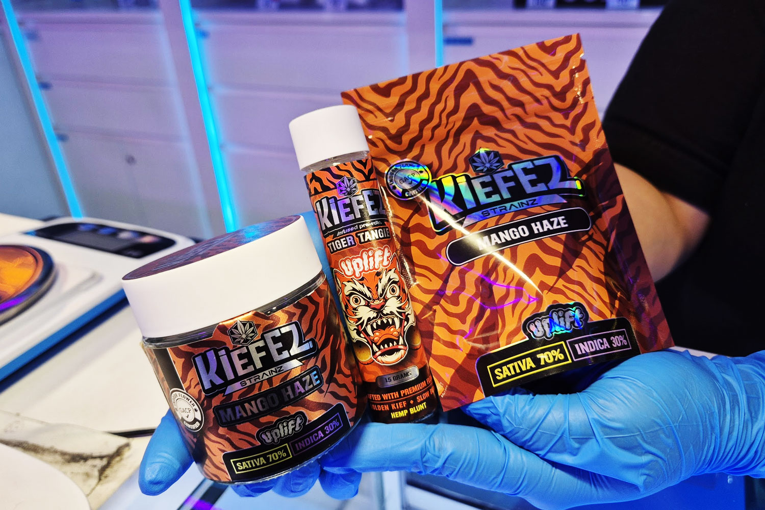 KIEFEZ STRAINZ Mango Haze flower