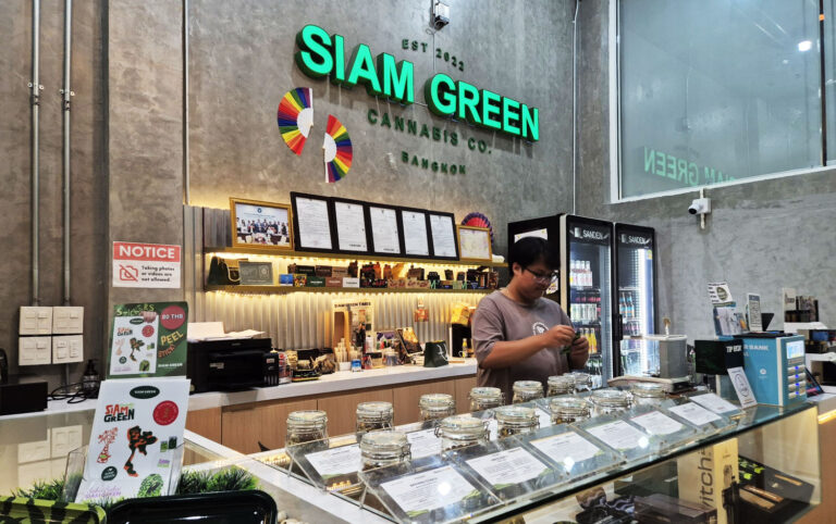 Siam Green Cannabis Co Silom｜バンコク シーロムにある大麻薬局